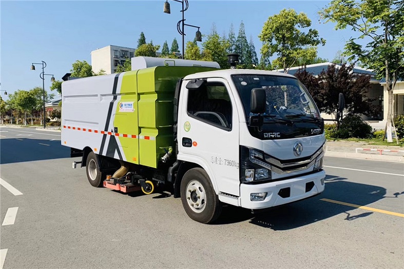 東風小多利卡5噸(1水/4塵)吸塵車國六